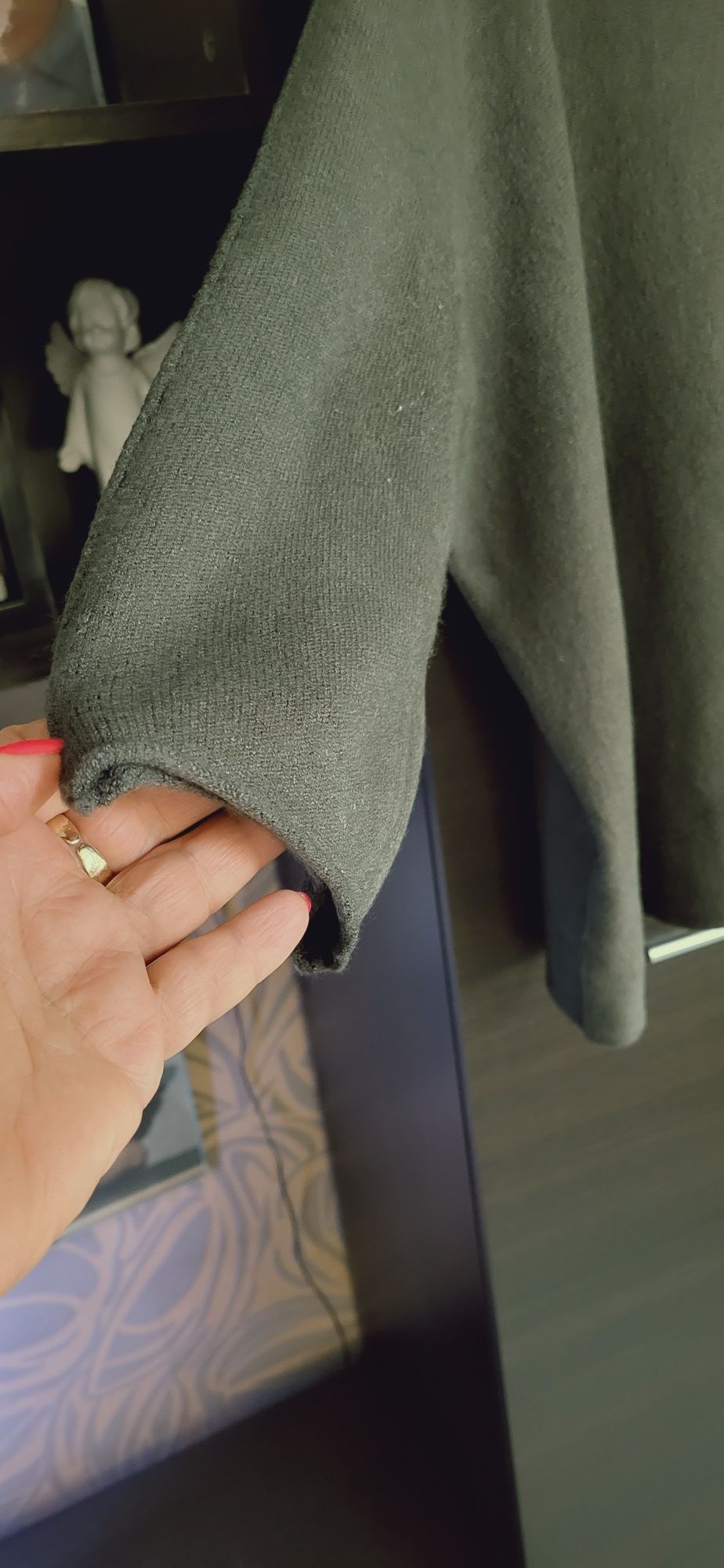 Bluzeczka Sweterek kolor oliwkowy - khaki z naszyjnikiem Oversize