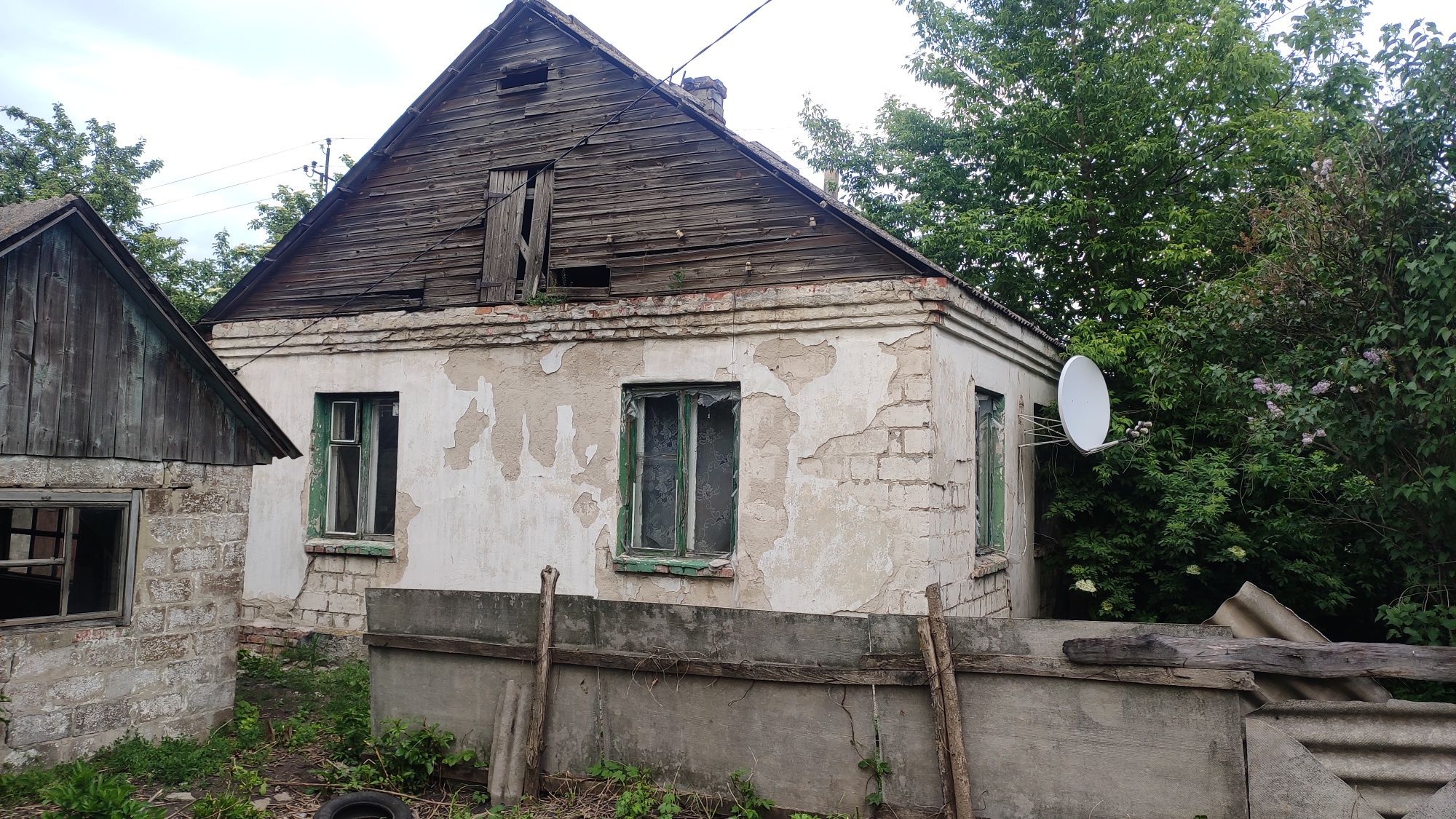 Продам 1/2 квартирного будинку в Харківській області смт Сахновщина.