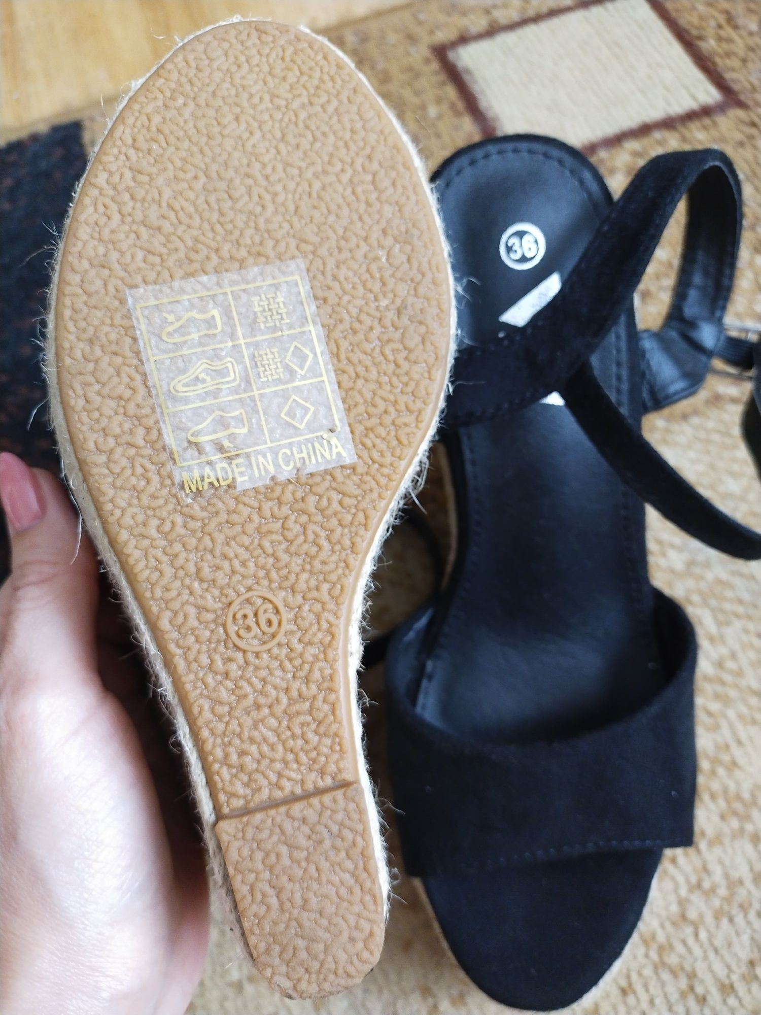 Buty. Sandały czarne na koturnie r. 36
