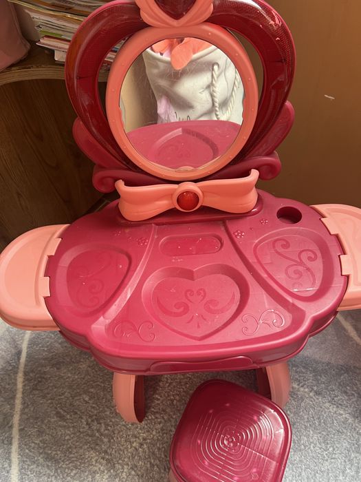 Туалетний столик для дівчинки