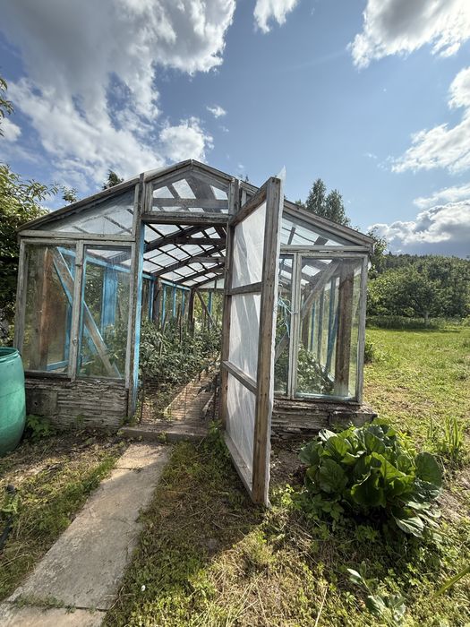 Продаж будинок з доглянутою територією