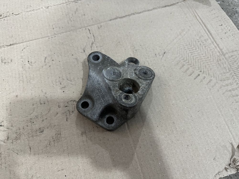 Кронштейн КПП Opel Astra J 2012 90538555
