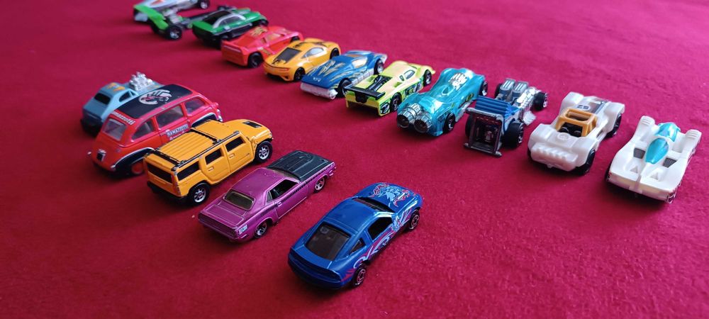 Модельки, машинки от hot wheels