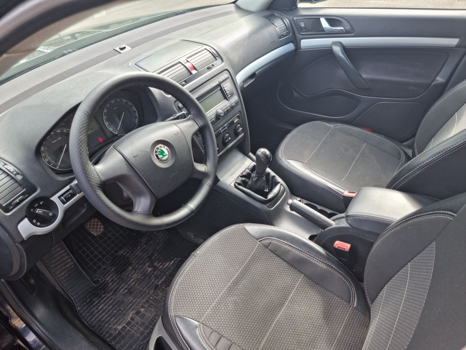 Продам Skoda Octavia 1.6 mpi