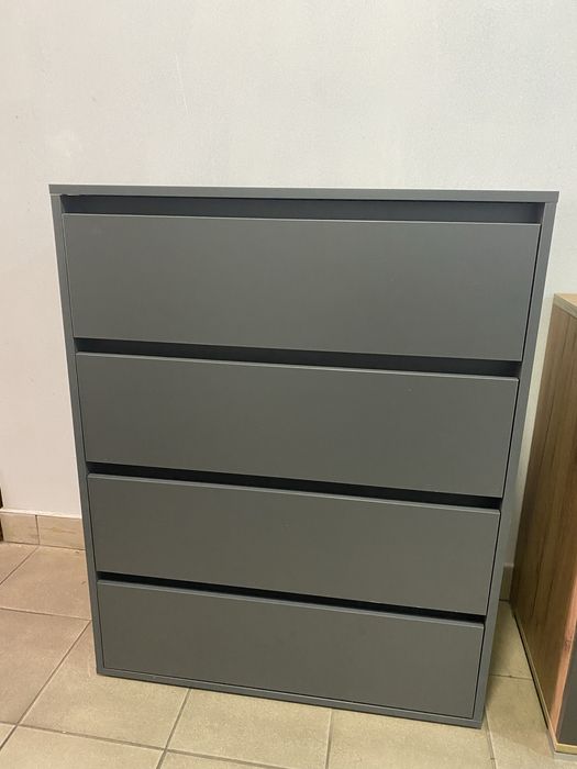 Комоди табуретки крісла дивани шафи-купе ліжка матраци