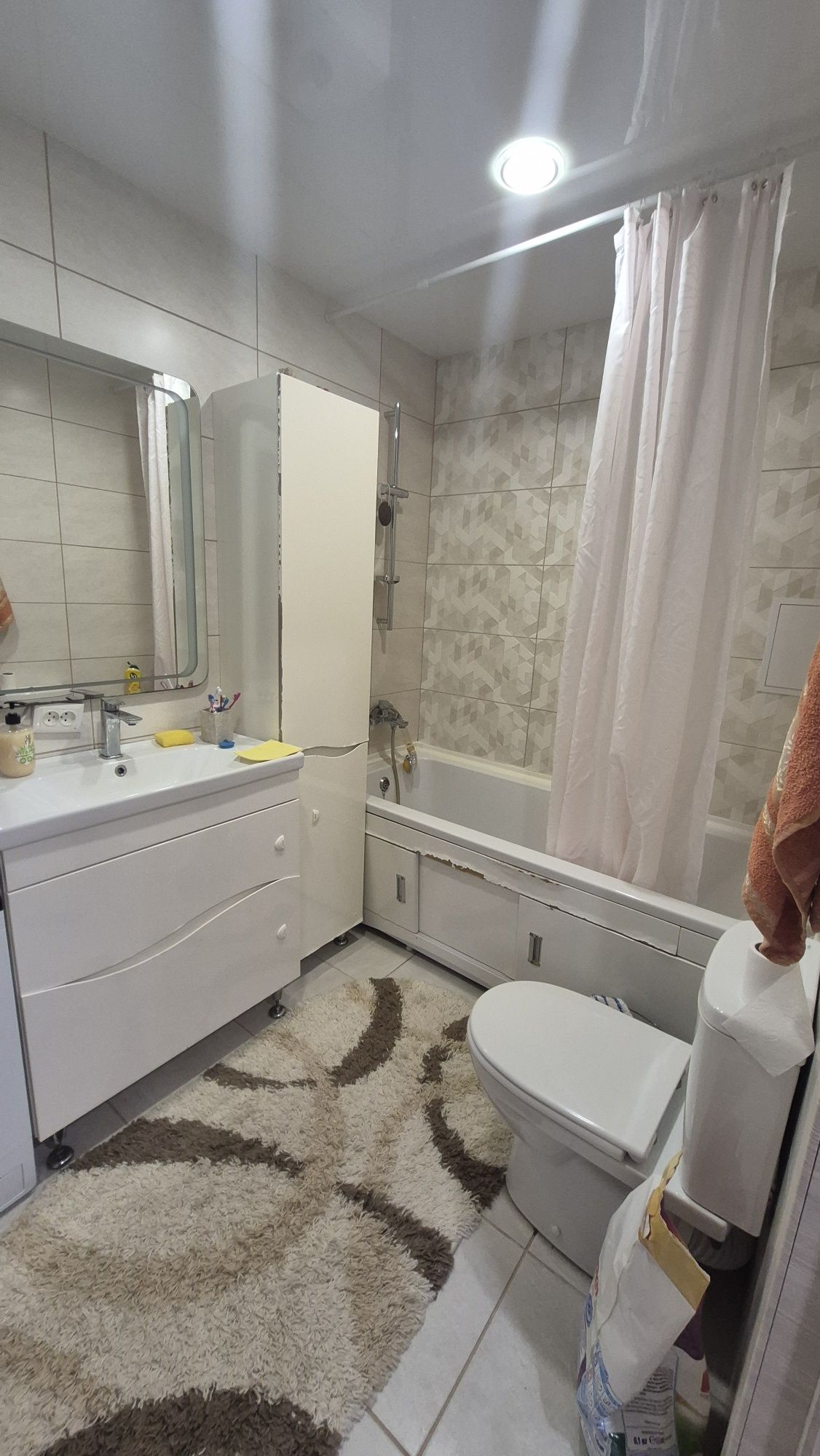 Продам квартиру з ремонтом,р-н Військове містечко