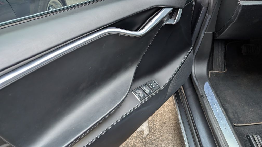 Tesla s rest 2016