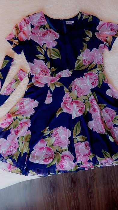 Продам жіночі  сукні  50-52р.