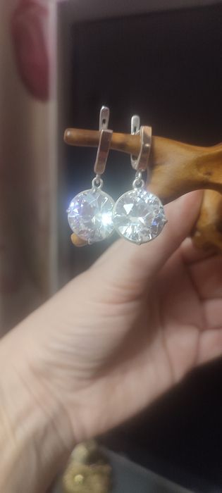 Шикарные серьги с позолоченой пластиной