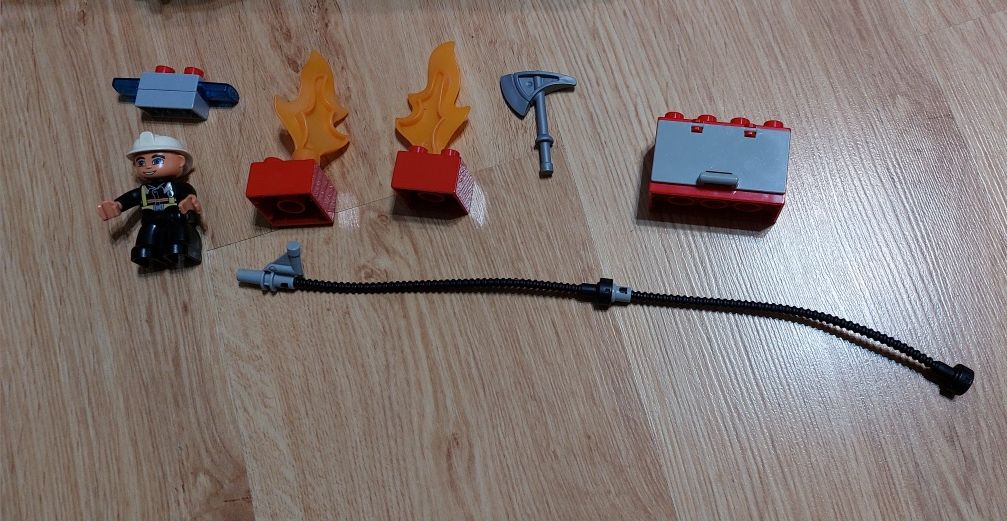 Klocki LEGO Duplo 5682 - Wóz strażacki