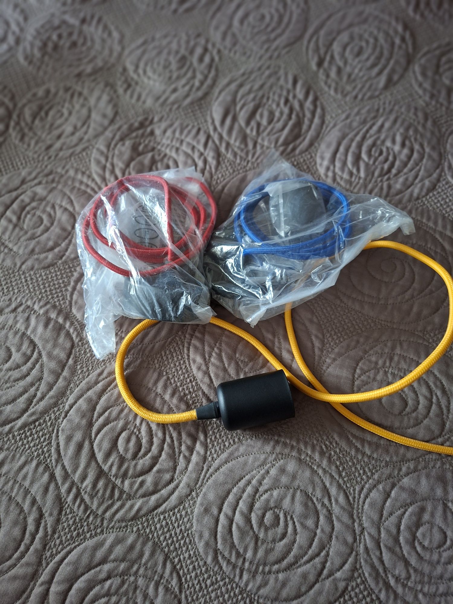 Lampa sufitowa długi kabel