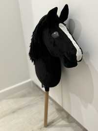 Hobby horse czarno biały nowy