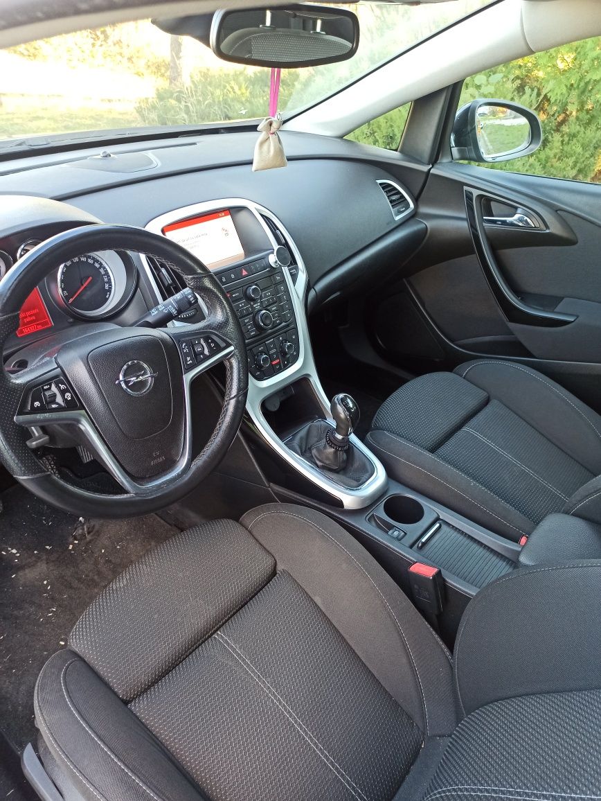 Opel Astra 2015 rok