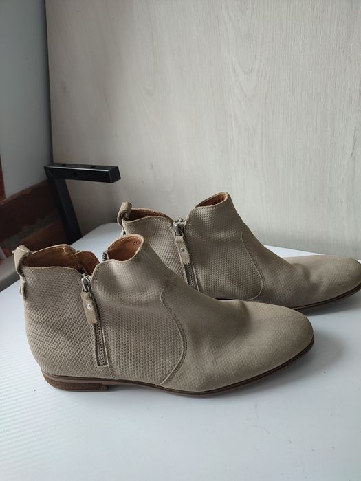 Botki damskie firmy Cox, skórzane, beżowe roz 40