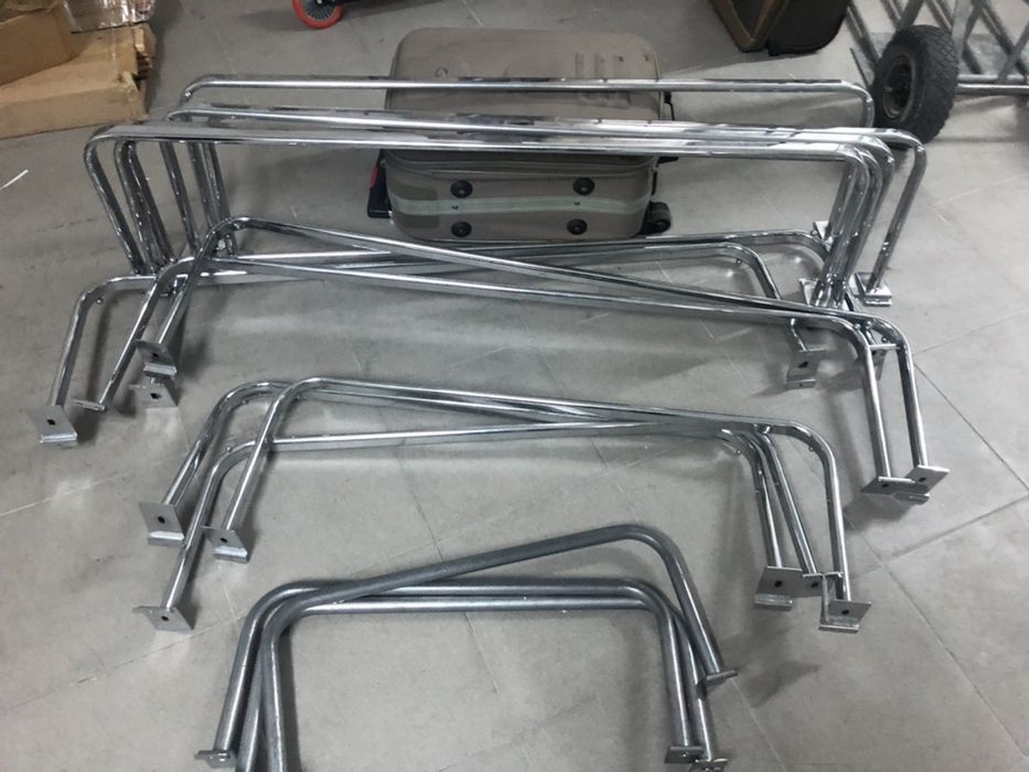 Artigo para fixar na parede ou na Multiregua como novo para por roupas