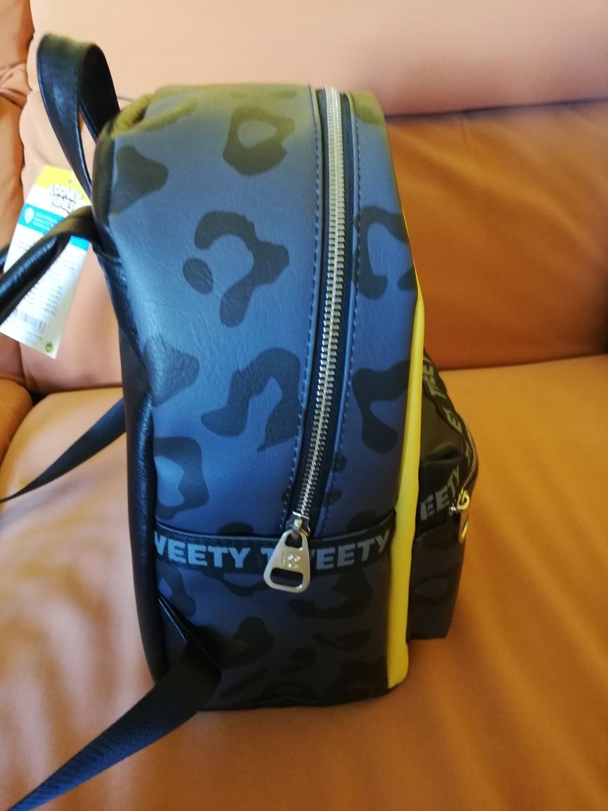 Mochila da Tweety nova e original