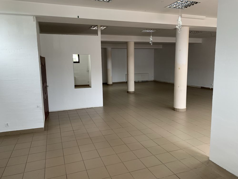 Lokal 136 m2 w CENTRUM ! Duzy parking !!