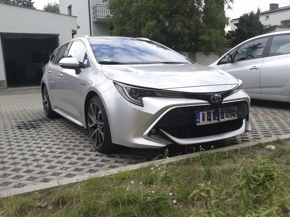 Sprzedam samochod Toyota Corolla Hybrid Kombi 2020 25 tys przebiegu