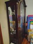 Vitrine em cerejeira maciça