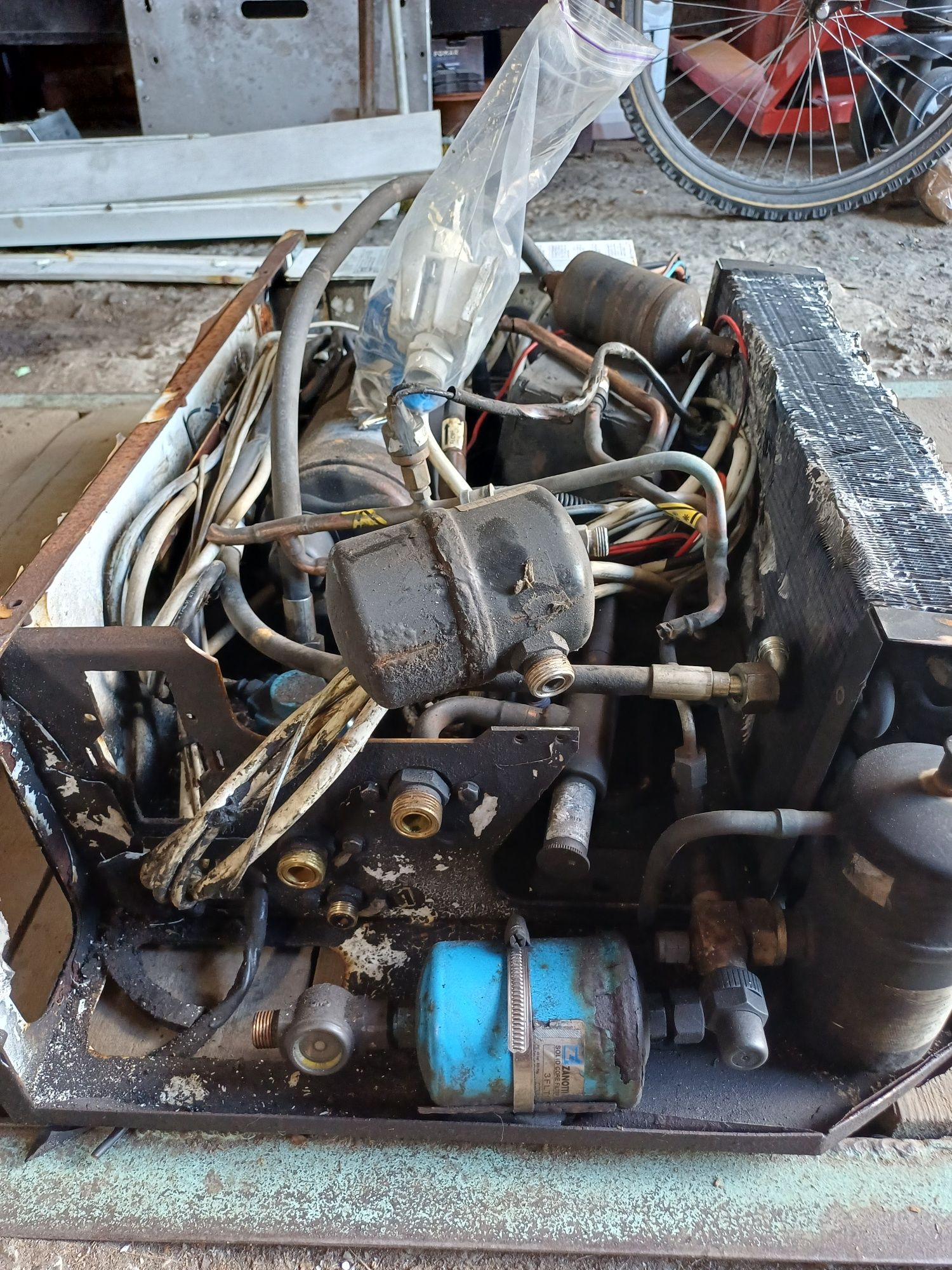 Продам холодильник установку  на ванннннн авто ( РЕФ ) ZANOTTI 24 V