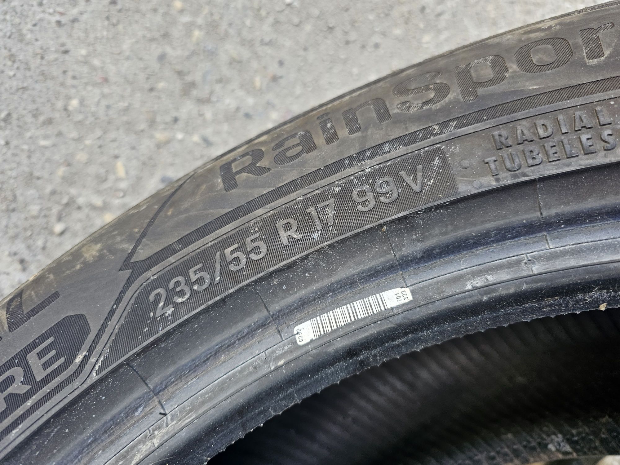 Opony Letnie-2szt- R17 235/55-8mm-Uniroyal