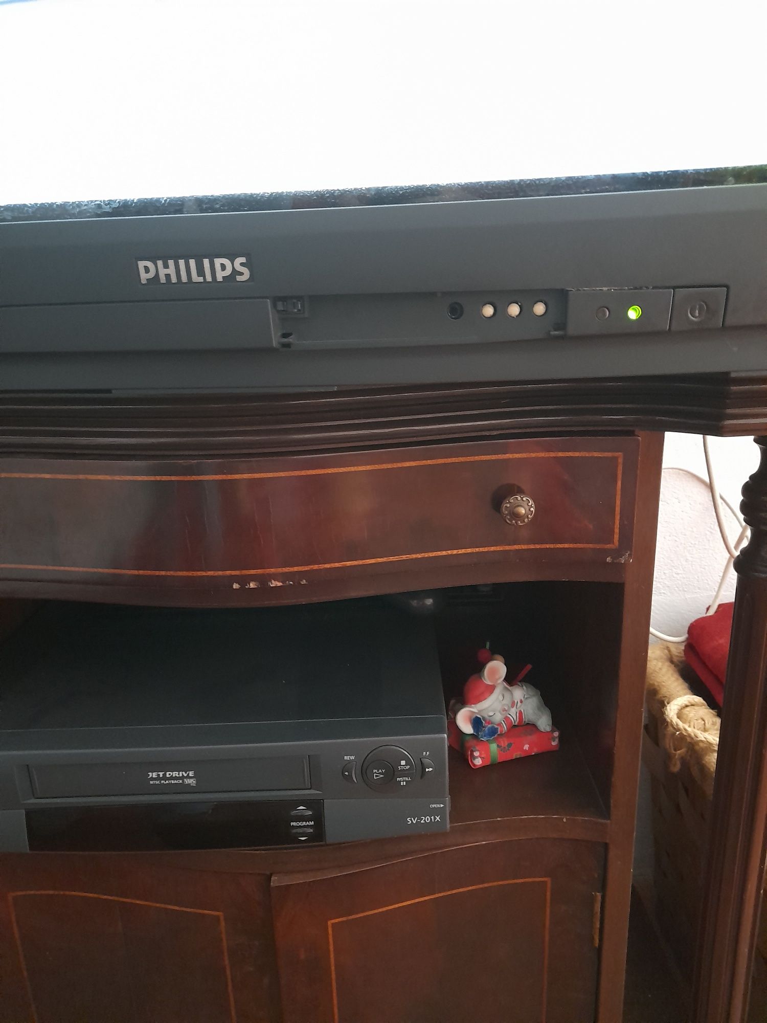 TV Philips ecrãn 67 cm