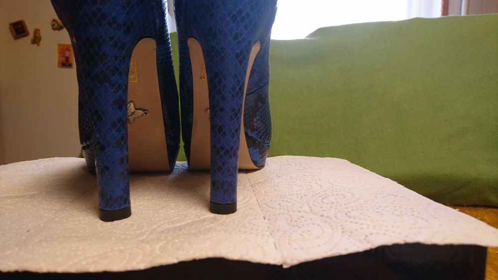 Туфли кожанные, синие, под змеиную кожу. Фирма Mia May