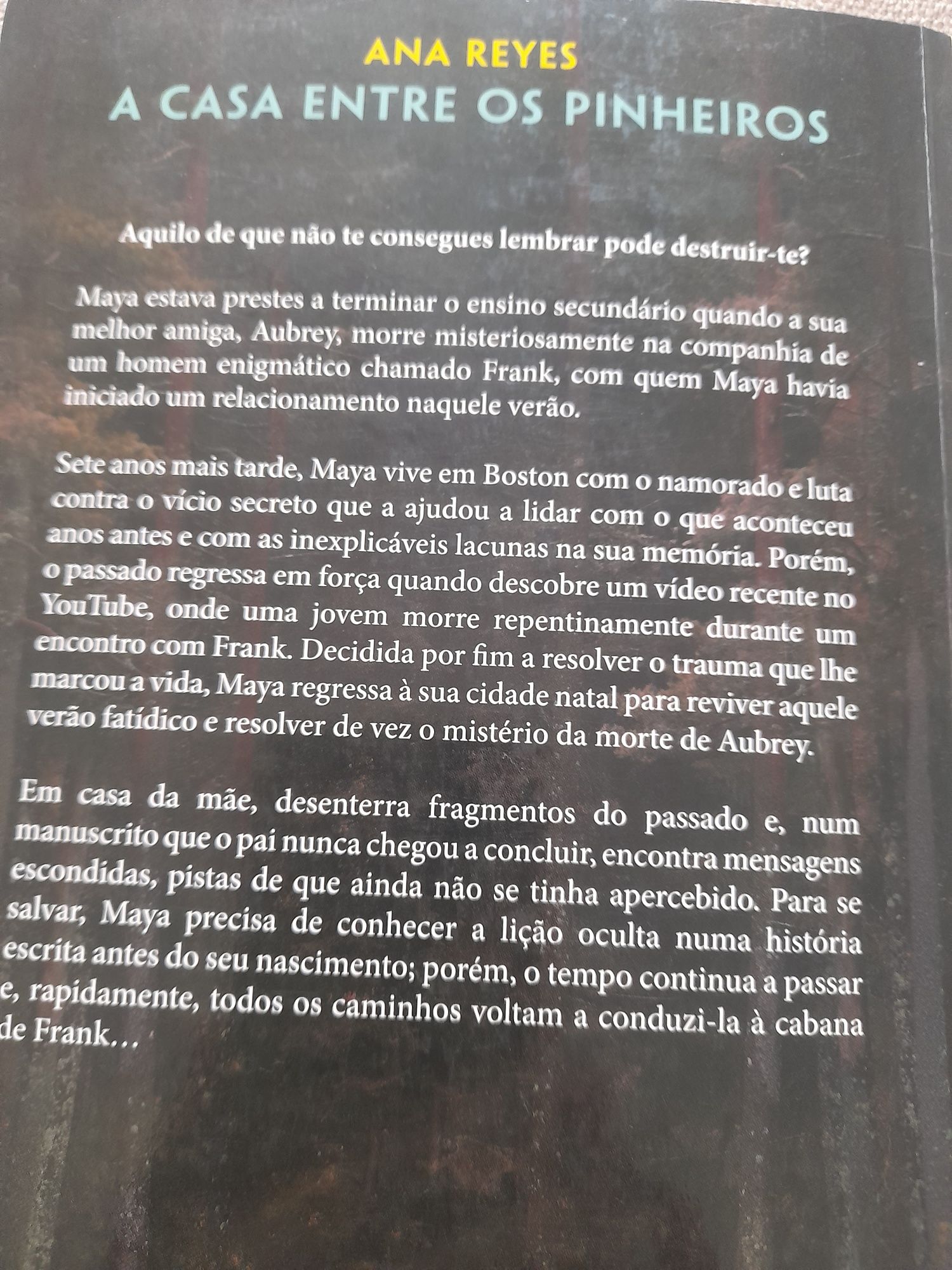 A casa entre os pinheiros - Ana Reyes