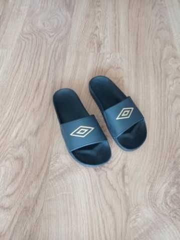 Klapki Umbro Reven II