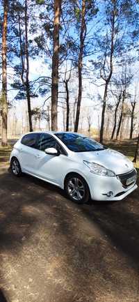 Peugeot 208 2013 рік випуску