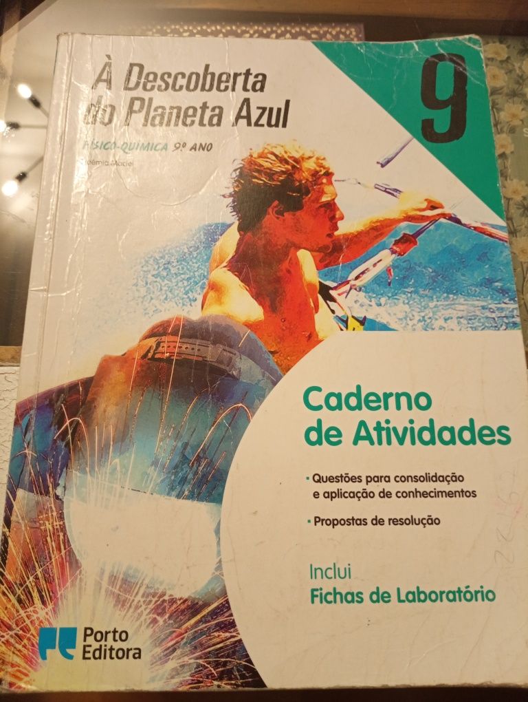 Vendo manual e livro de atividades à descoberta do planeta azul 9º ano