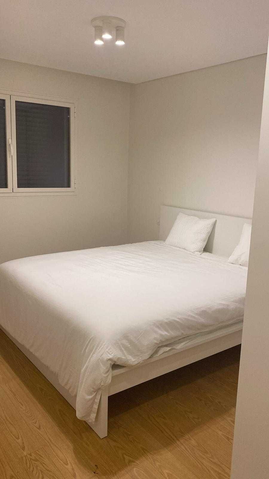 quarto para menina trabalhadora/estudante