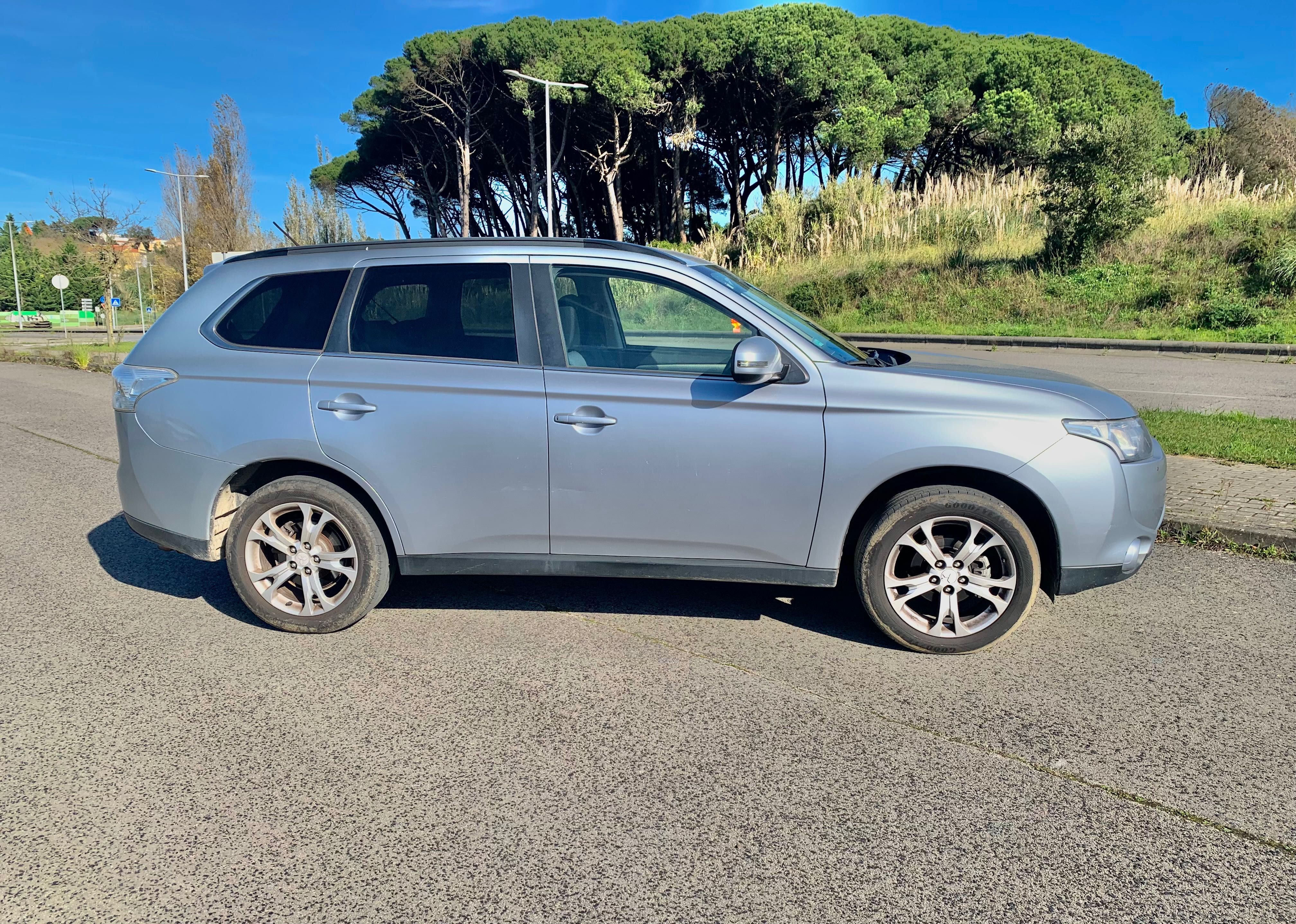 Mitsubishi Outlander - ACEITO TROCAS