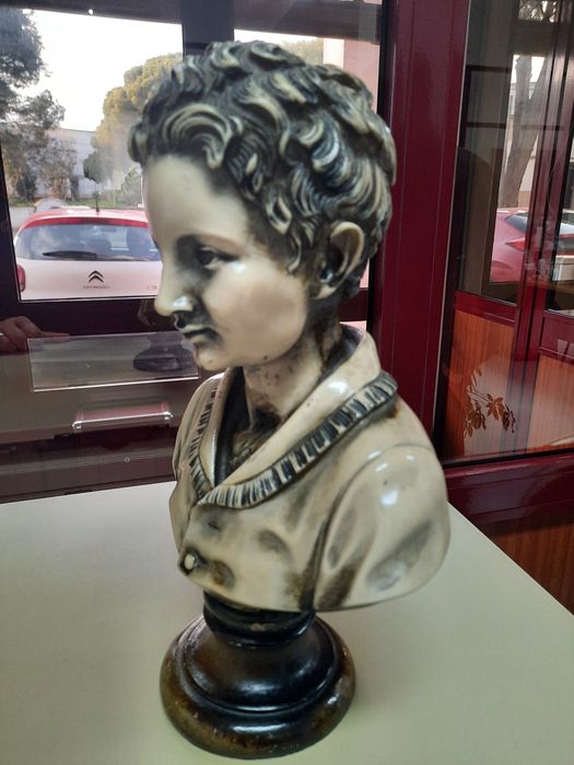 Busto decorativo antigo