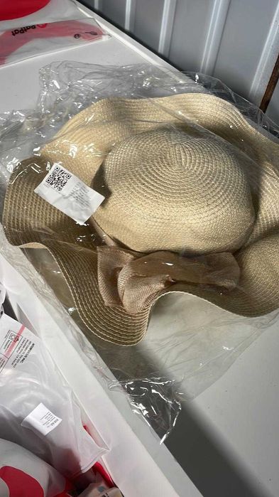 kapelusze, spinki, opaski na głowę, czapki z daszkiem, czapki zimowe