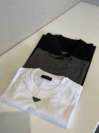 T-shirts Prada!!