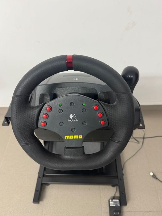 Kierownica Logitech MOMO i pedały na stojaku regulowanym (PC)