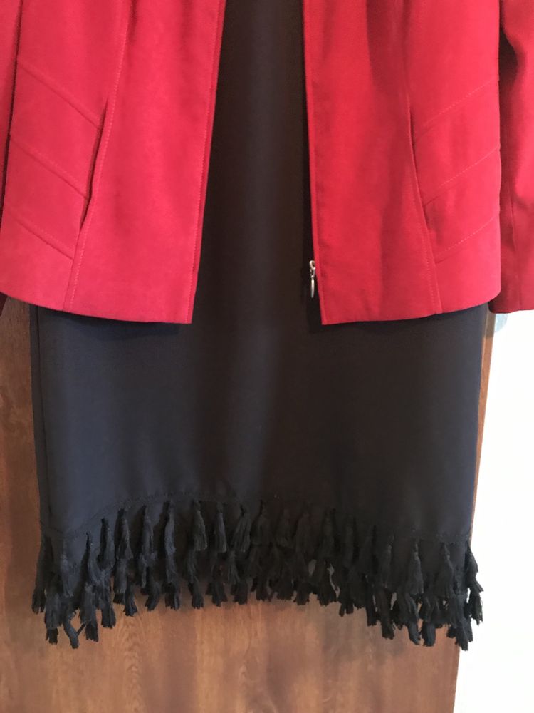 Czarna klasyczna sukienka z frędzlami r.XL Moodo
