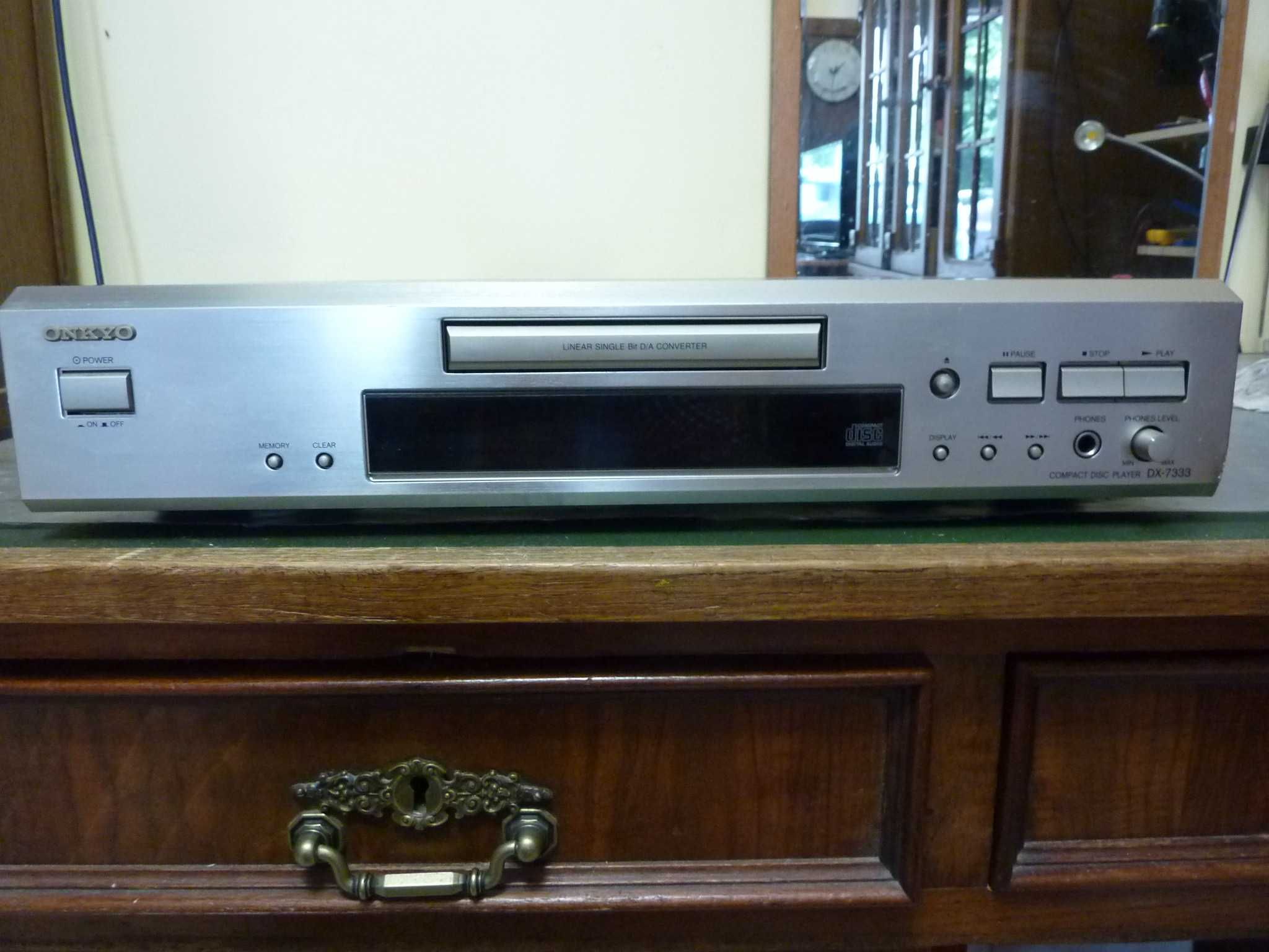 Odtwarzacz CD ONKYO DX-7333 z pilotem