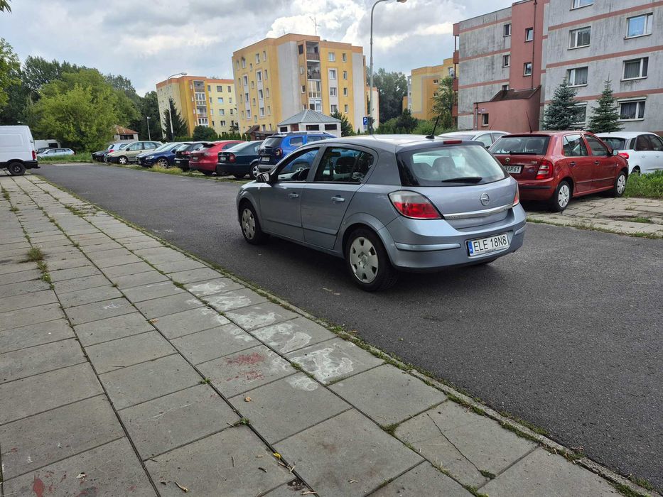 Opel Astra H prywatnie dlugie oplaty na rok.