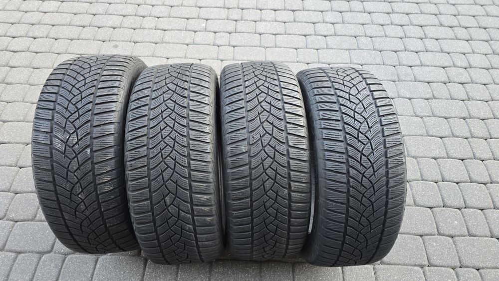 Opony zimowe 215/ 50 /17 Goodyear