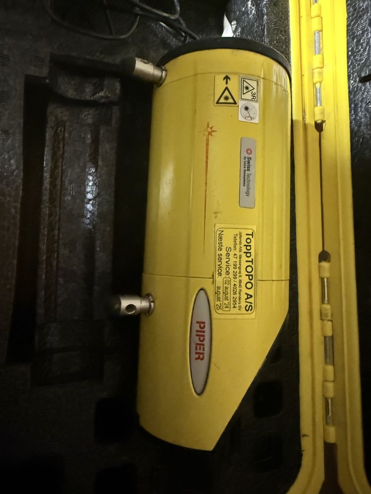 Niwelator laser rurowy Leica Piper 200