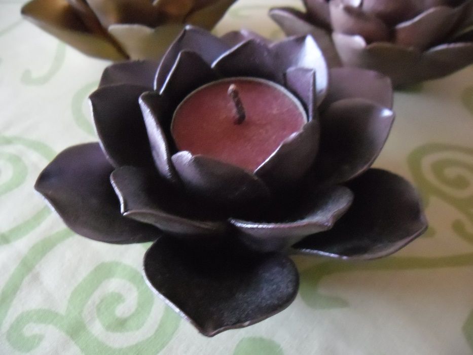 2 castiçais flor,2 tons diferentes,anos 90,Genevieve Lethu,Nunca usado