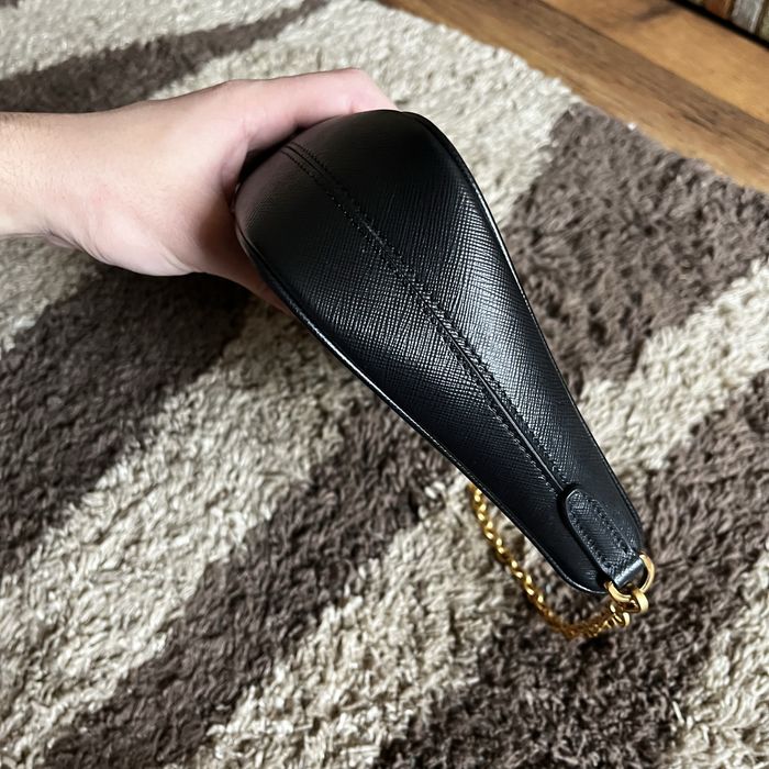 Сумка Prada re-edition leather handbag