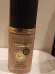 Sprzedam dwa kremy, serum, krem pod oczy oraz podkład max factor
