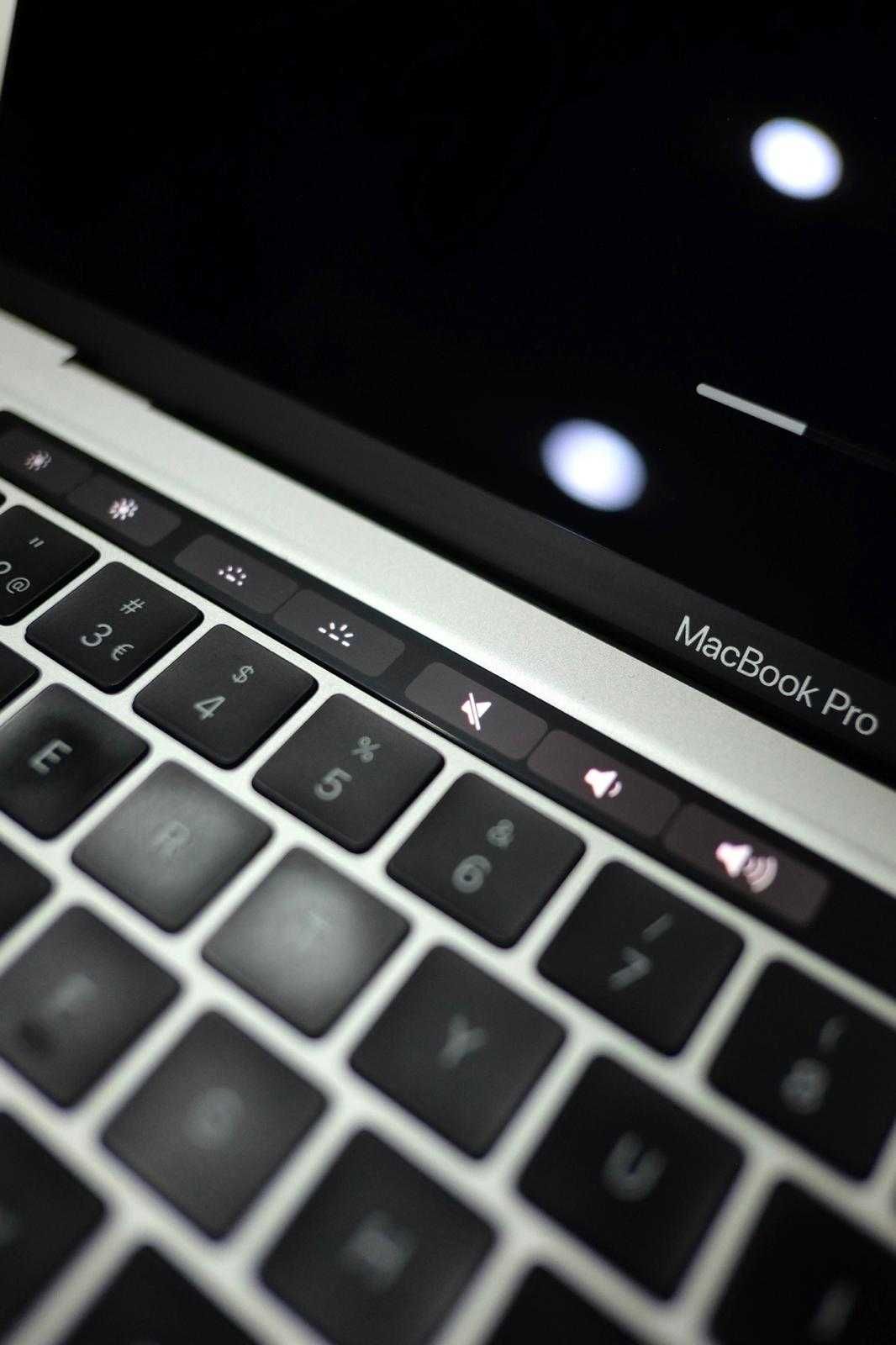MacBook Pro 13” Late 2020 | Intel i5 2.0-3.8Ghz | 16GB RAM | 512GB SSD