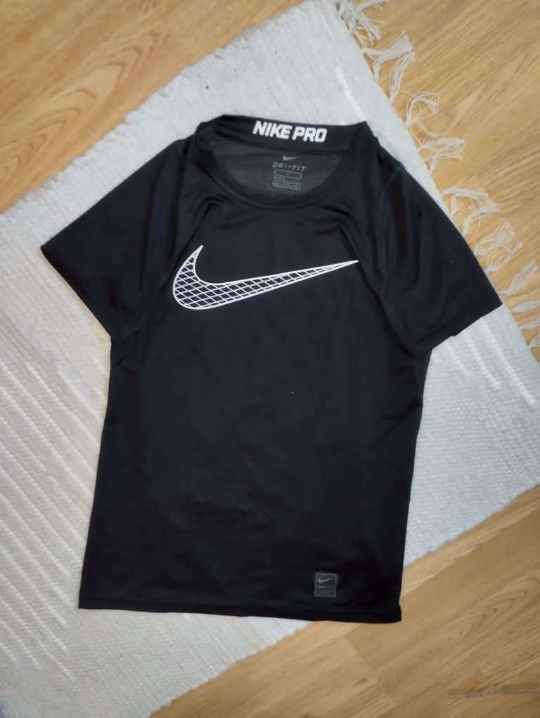 Nike orginał koszulka sportowa 137/147 wyprzedaż