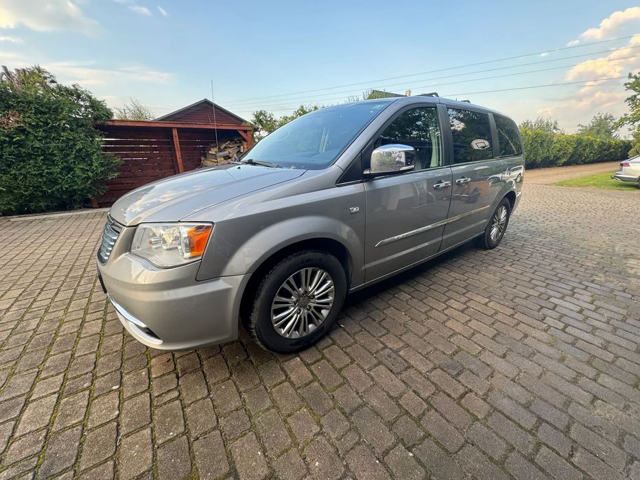 Chrysler Town & Country Zadbany 30th aniversary, zabudowa kampervan, serwisowany