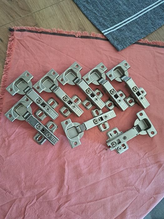 Zawias, zawiasy meblowe Blum 7szt + Ikea 1 szt. Stan bardzo dobry.