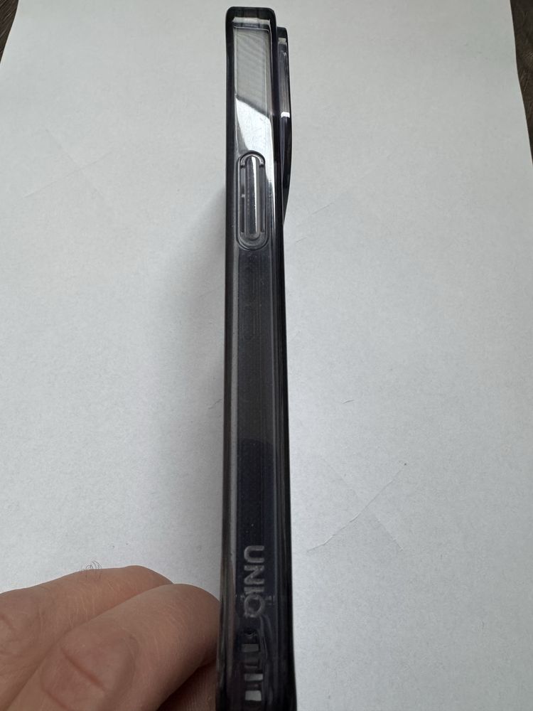 2x etui do iPhone 15 Pro Spigen UNIQ